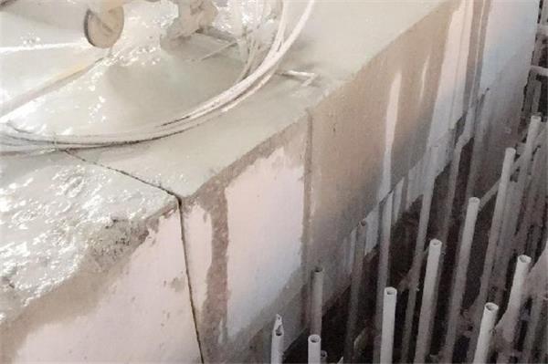 拆除钢筋混凝土墙使用什么工具？