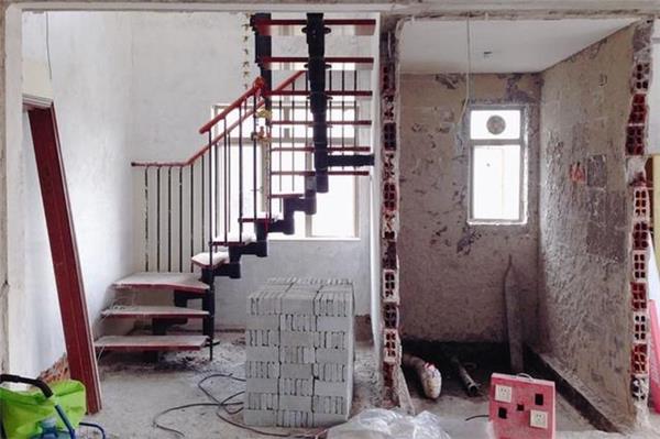 如何在不破坏建筑结核的前提下拆除含有钢筋的混泥土楼梯？