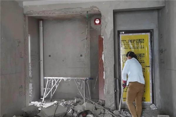 装修房子时，除了承重墙可以全部拆除吗？