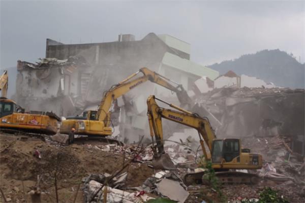 房屋拆除工程施工方案及保护措施。