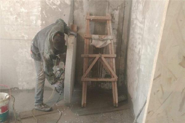 承重墙砸开个门洞什么价格？