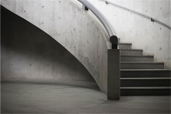 混凝土楼梯拆除技巧是什么？