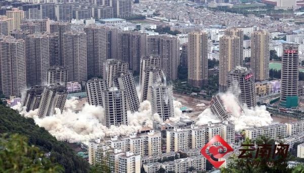 拆高楼的方法，你知道楼房是如何拆除的吗？