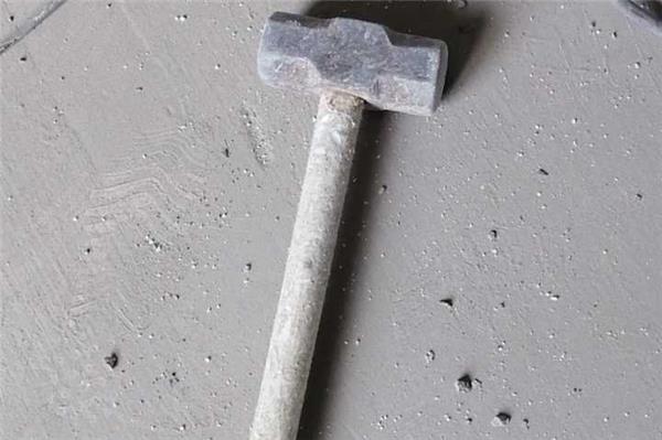 装修拆除，砸地砖使用什么工具？