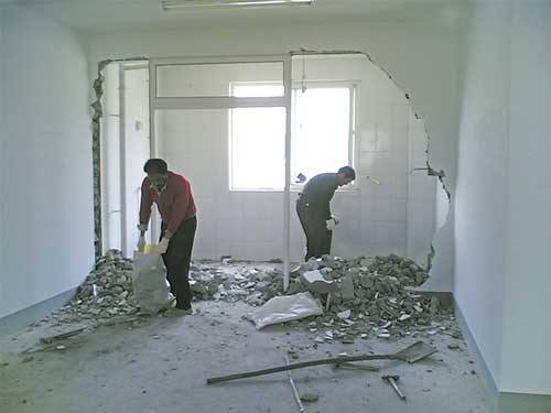 墙体改造拆除，人工拆墙的方法。