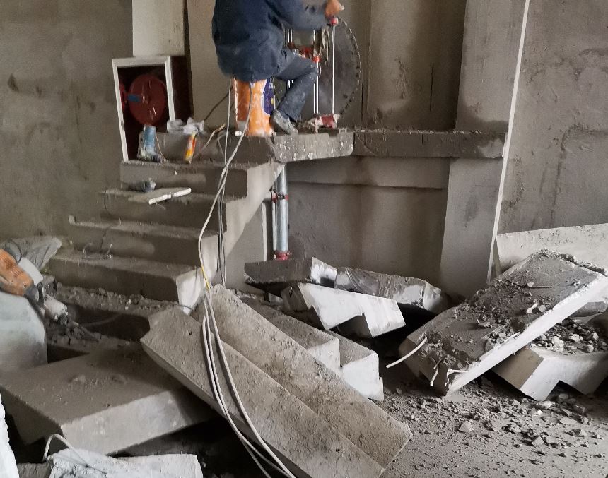 拆除楼梯,混凝土楼梯拆除不含面层多少钱一平方